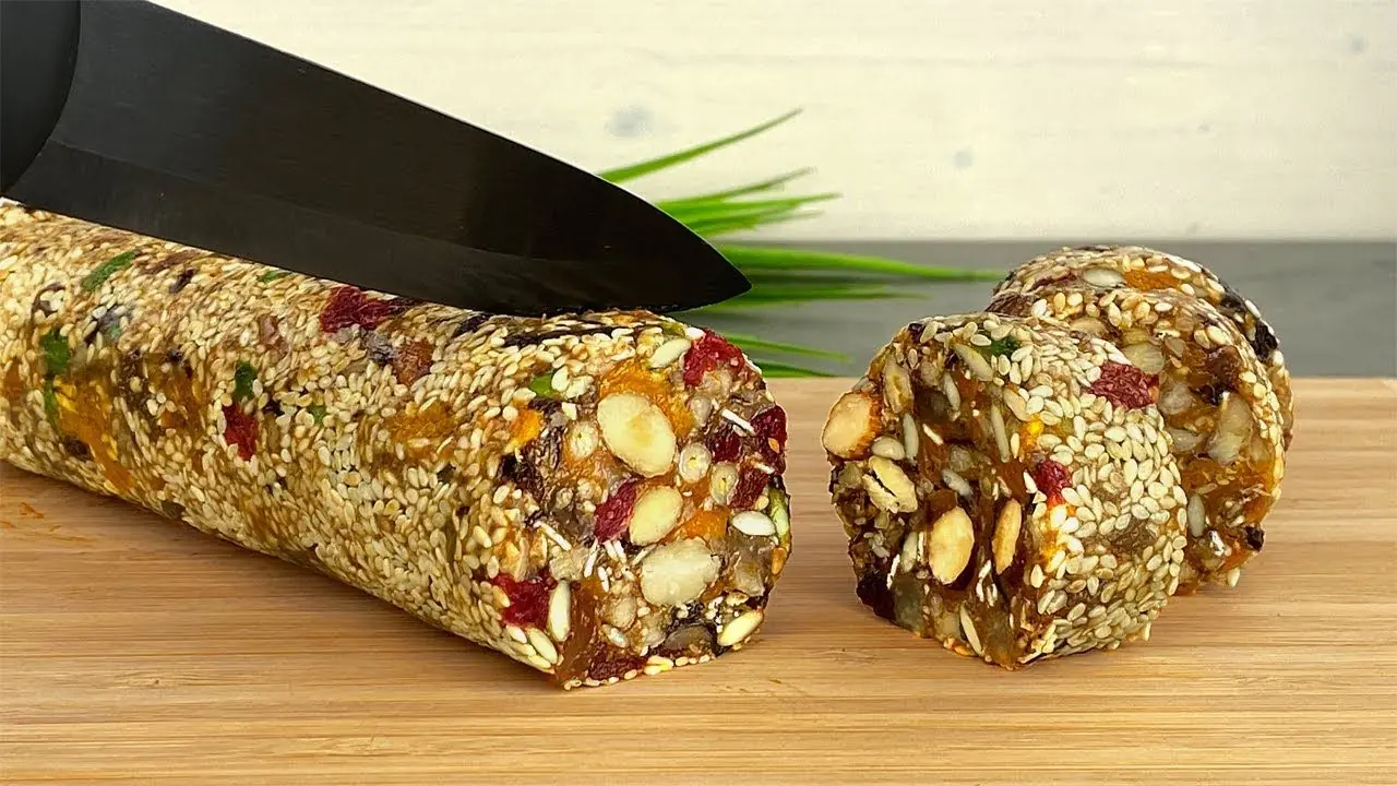 طرز تهیه قوتو با خرما بدون شکر و بدون آرد با میوه های خشک و مغزیجات