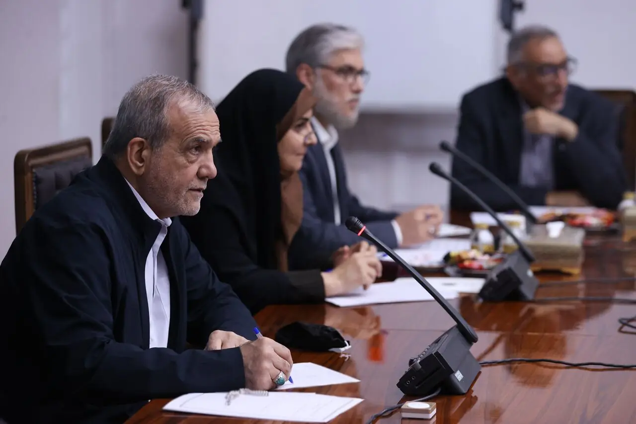 پزشکیان: برقراری عدالت در حوزه حمل و نقل عمومی و همگانی امری ضروری است