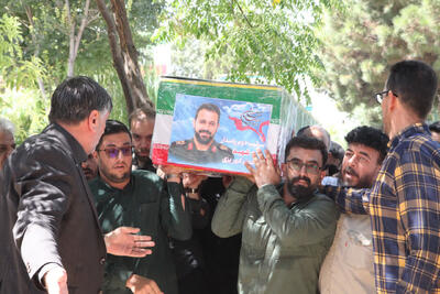 پیکر شهید «جعفر کهریزی» از شهدای هوافضای سپاه در کرمانشاه تشییع شد+عکس