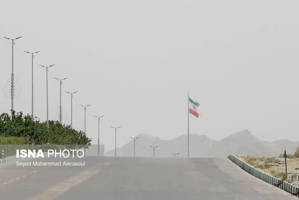 یزد در محاصره گرد و غبار؛ دمای هوای استان کاهش مییابد