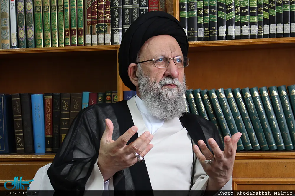 آیتالله نورمفیدی: نه اصلاحطلبم، نه اصولگرا، انقلابیام/ امروز دشمن به دنبالِ جداییِ ملت و حاکمیت است/ وقتِ مچگیری و اختلافافکنی نیست؛ وقتِ اصلاحِ نقاطِ ضعف با نقدِ منصفانه و روایتِ قوتها با امیدآفرینی است/ از تندرویهای بیمبنا پرهیز کنیم