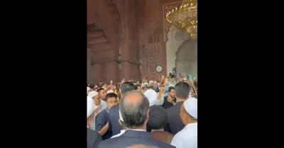  استقبال مردم هند از رئیس قوه قضاییه در نماز جمعه دهلی