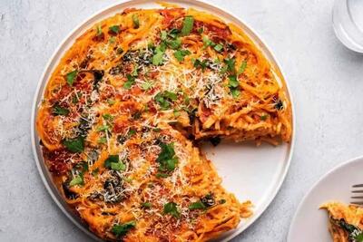  طرز تهیه پیتزا ماکارانی؛ یک ترکیب هیجان‌انگیز