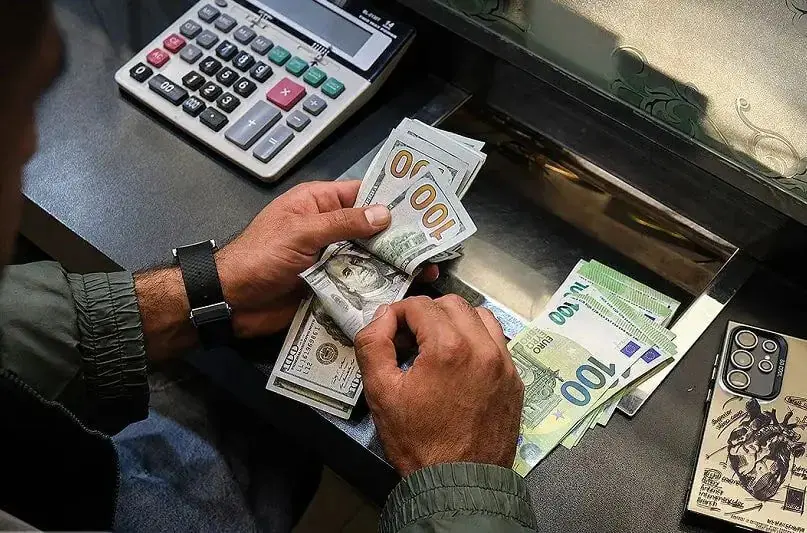 پیشبینی قیمت دلار؛ نرخ تعادلی ۲۷۰ هزار تومان/ بازار ارز آماده جهش تازه!