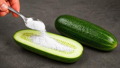  ساخت ماسک خانگی خیار و جوش شیرین برای لایه برداری و سفید شدن پوست