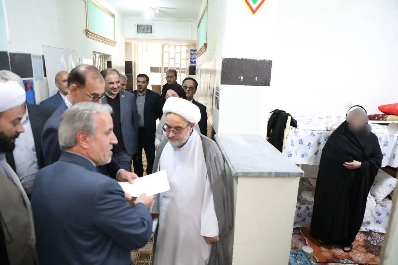 آزادی ۱۵ زندانی از طریق ارفاقات قانونی در خوی