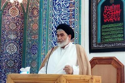  امام جمعه چابهار: قناعت انسان را از چشم‌داشت به دیگران بی‌نیاز می‌کند