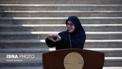 فیلم / ماجرای قلب نشان دادن سخنگوی دولت به خبرنگاران چه بود؟