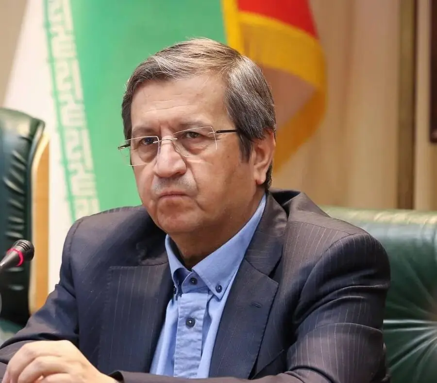 همتی: بانک مرکزی بهموقع و با قدرت در بازار ارز مداخله می کند