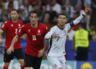  لباس پرسپولیس بخرید، دوباره پاسپورت بگیرید!