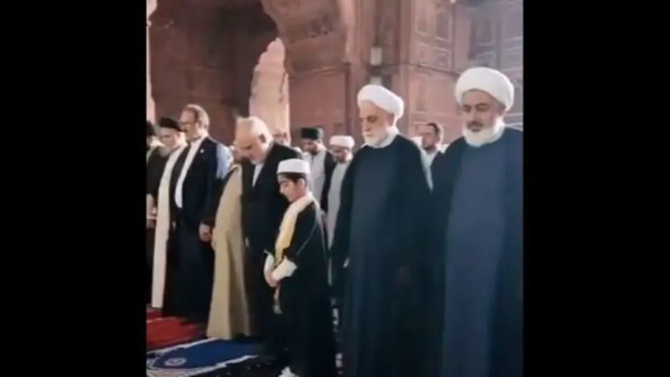 حضور محسنی اژهای در صف نماز جمعه اهل تسنن در هند