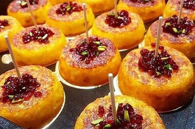 طرز تهیه تهچین تکنفره زعفرانی با مرغ و زرشک