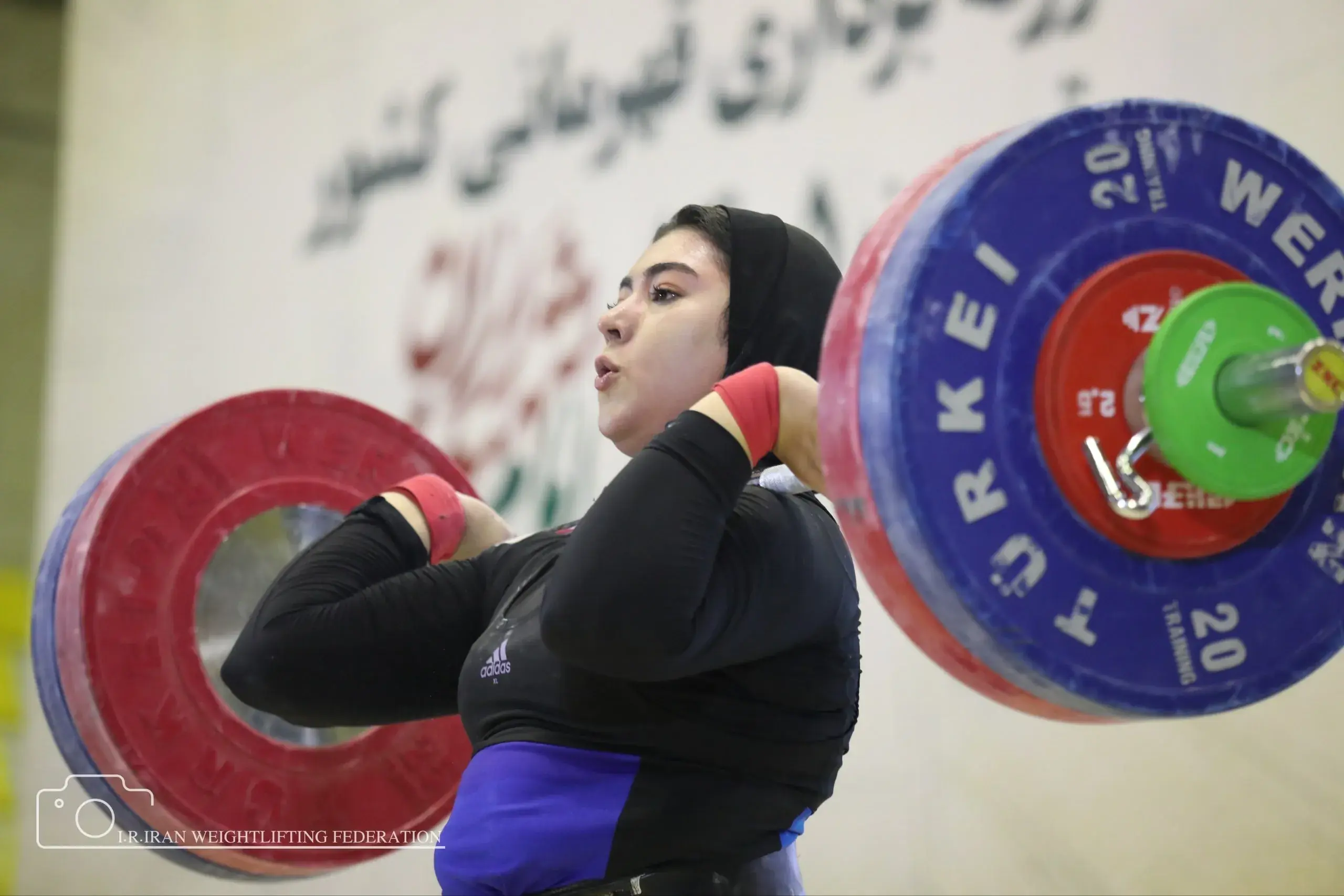 ۶ طلای وزنه بردار اردبیل در دسته ۸۶ کیلوگرم قهرمانی کشور بانوان