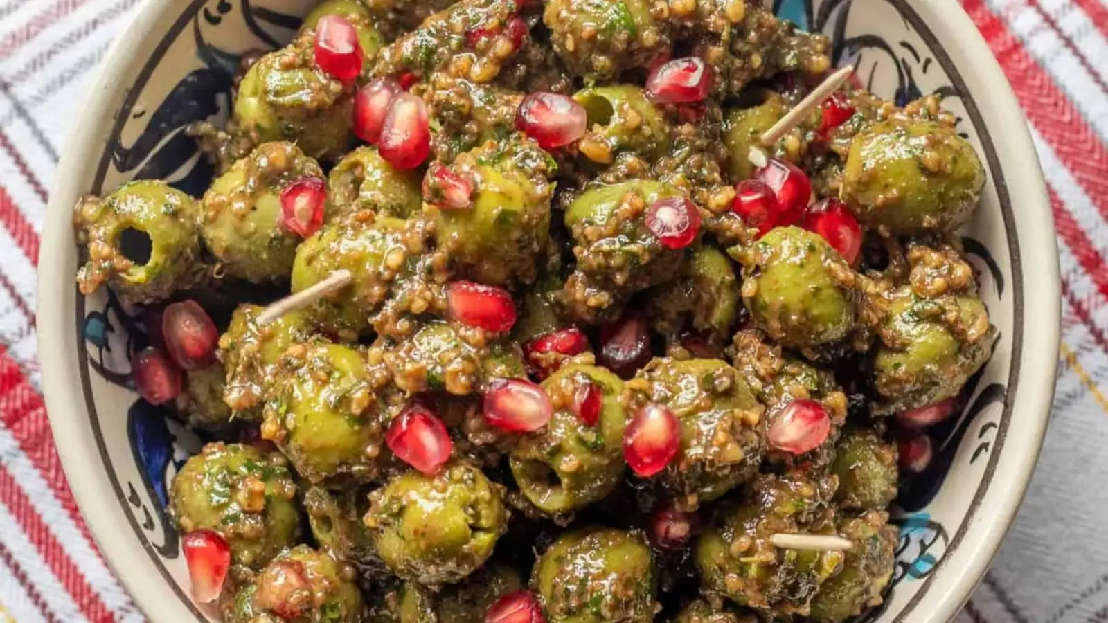 خواص زیتون پرورده؛ از یک چاشنی خوشمزه تا منبعی از چربی های مفید و آنتی اکسیدان ها