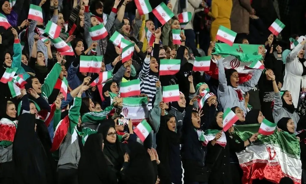 فیلم| دیدار تیمهای فوتبال چادرملو و شمسآذر فقط با حضور بانوان هوادار برگزار میشود