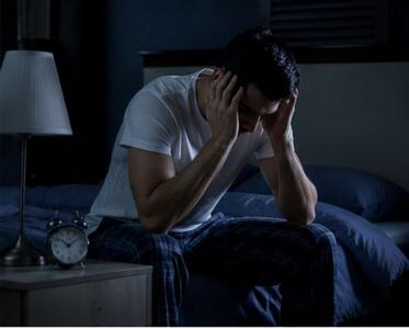 تاثیر نشخوار فکری و بیدارشدن‌های زودهنگام بر خواب