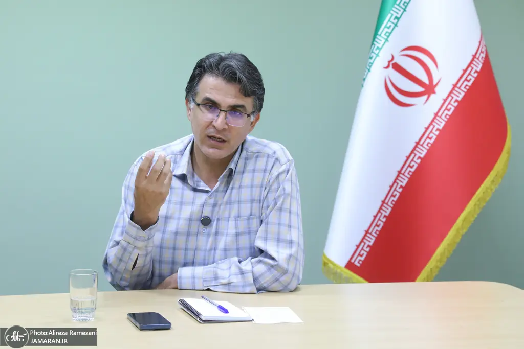  جبار رحمانی، جامعه‌شناس: بیش از سه‌چهارم جامعه اقناع نمی‌شود که چرا باید این وضعیت را تحمل کند/ رسانه ملی کشور، تنها به جلب رضایت یک‌چهارم هوادار ثابت نظام می‌اندیشد/ جامعه به شدت آبستن اعتراضات و تکرار دی‌ماهی دیگر است/ جامعه متنوع را بپذیریم‌