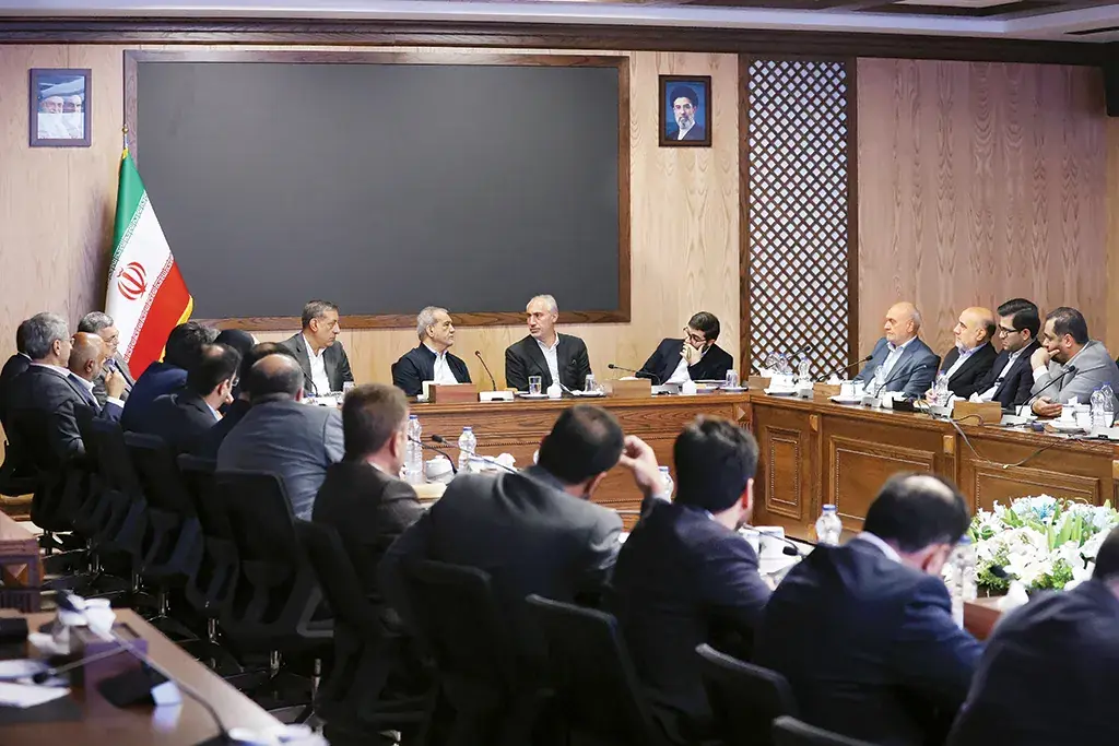 شوک قیمت بنزین منتفی شد
