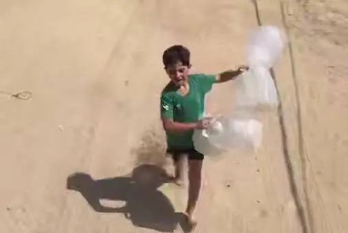 فیلم/ کمبود آب؛ مصائب ناتمام کودکان غزه