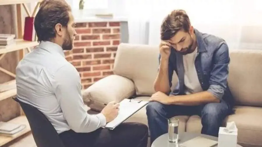 میگنا - این جملهها را به فرد مضطرب نگویید؛ حالش را بدتر میکند