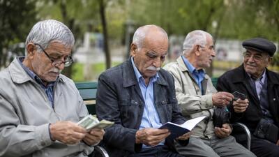 معوقات فروردین بازنشستگان تأمین اجتماعی پس از ۵ ماه واریز شد | راز تأخیر بیسابقه در پرداخت معوقات ۵.۳ میلیون نفری چیست؟ + جدول حقوق