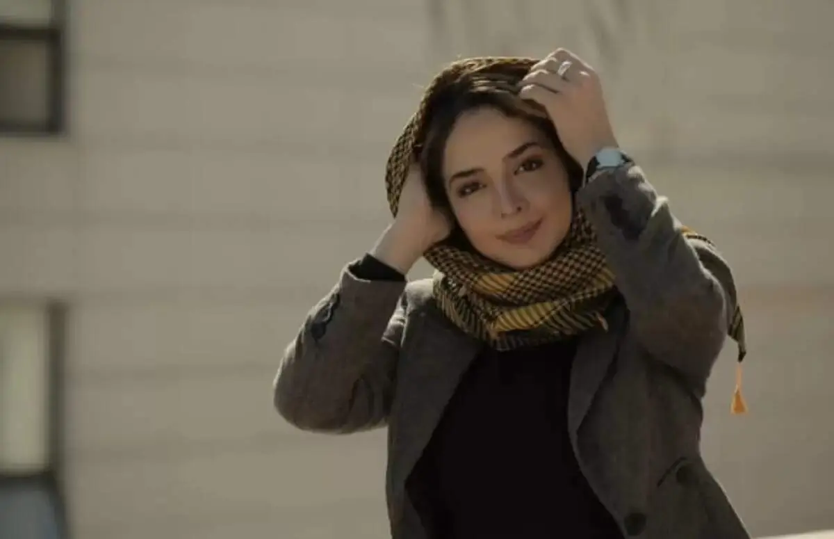 استایل مشکی المیرا دهقانی در یک مراسم هنری + فیلم