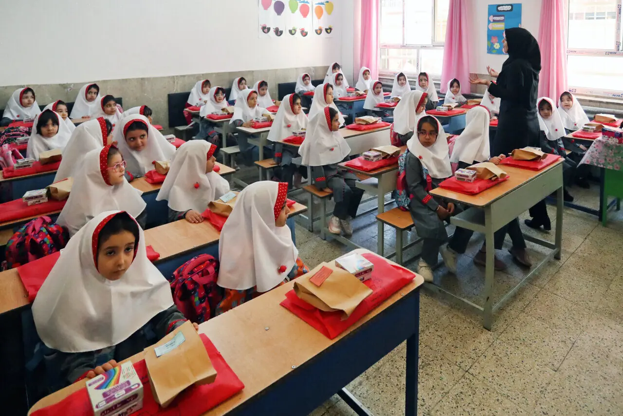 بودجه مدارس و معیشت معلمان