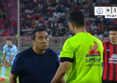 چشم غره خداداد پس از کارت قرمز! (عکس)