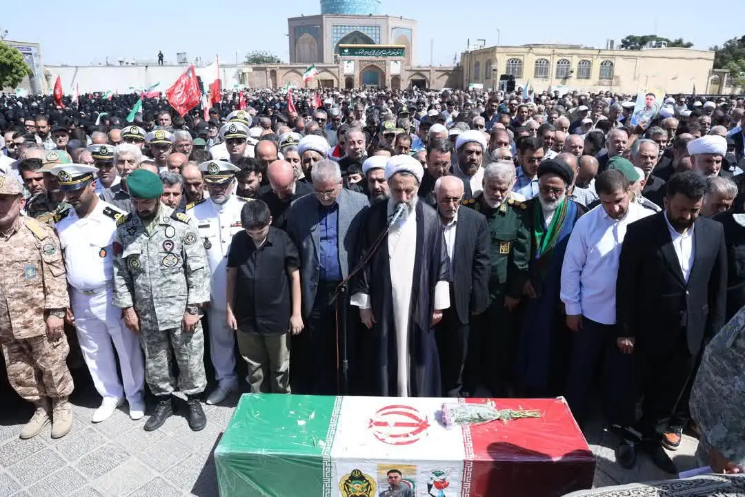 تشییع پیکر خلبان شهید حسین مهدویان در میان حضور گسترده مسئولان و مردم قزوین | آخرین خبر