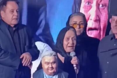  مادر اکبر عبدی: پسرم همیشه سرم را می‌بوسید