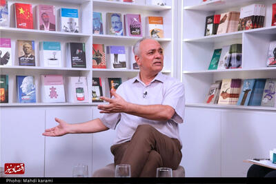 کنایه تند زیدآبادی به انکارکنندگان مشکلات در کشور/ دوران پنهانسازی زبالهها به زیر فرش خانه تمام شده / انسانها از اینکه درازگوش فرض شوند به خشم میآیند