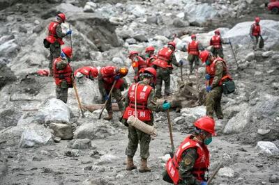 سرنوشت صدها نفر در منطقه مرزی نابودشده چین همچنان نامشخص است