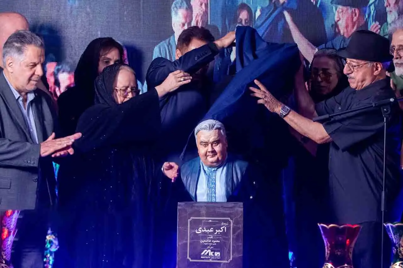 حضور چهره ها در مراسم چهلم زندهیاد اکبر عبدی + تصاویر | از ایرج طهماسب و شقایق فراهانی تا کمند امیر سلیمانی و فرهاد اصلانی