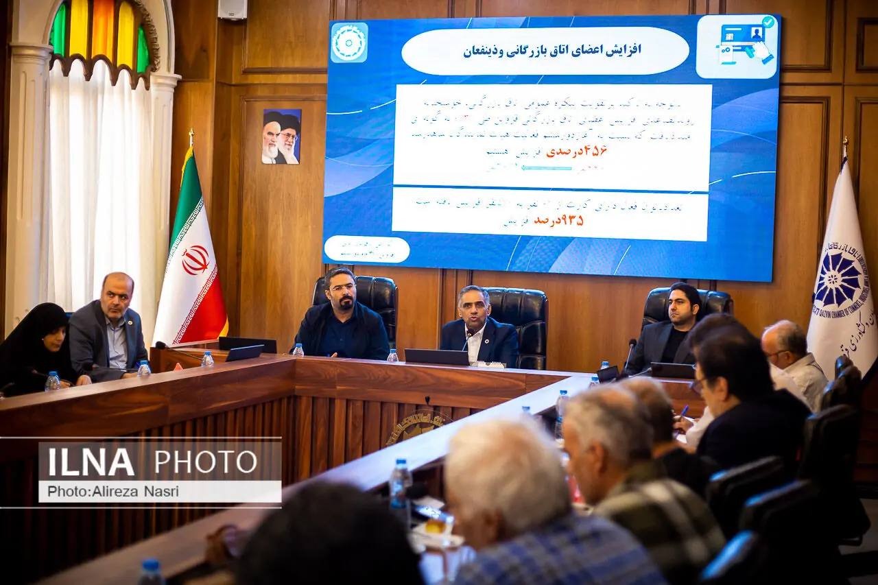 نشست خبری رئیس اتاق بازرگانی قزوین با رسانههای چاپی استان