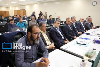 نمایندگان در نطقهای خود چه گفتند/ از توجه به حقوق کارمندان و کارگران تا ثبات بازار ارز