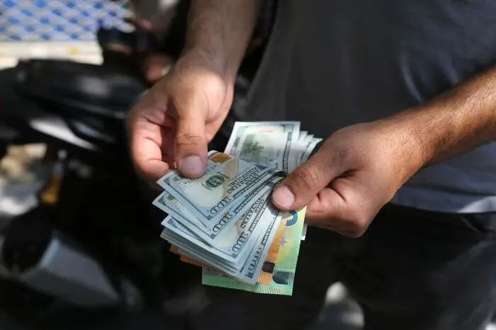 والاستریتژورنال: ایران میلیاردها دلار را از طریق بانکهای آمریکا جابجا میکند