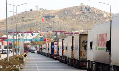 محدودیت پذیرش ترکیه عامل اصلی ایستایی کامیونها در مرز بازرگان