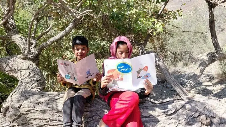 اهدای ۱۰۰ جلد کتاب داستان به کودکان آبادیهای کوه جفتان شهداد