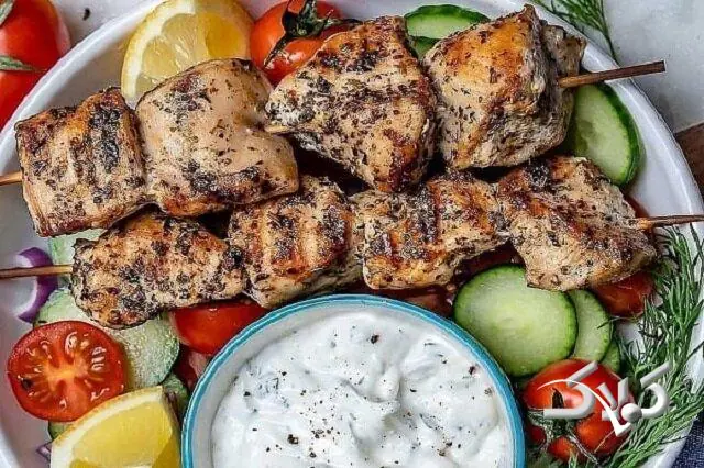 طرز تهیه جوجه کباب ماستی؛ راز جوجههای نرم و آبدار برای دورهمیهای آخر هفته - مجله اینترنتی کولاک