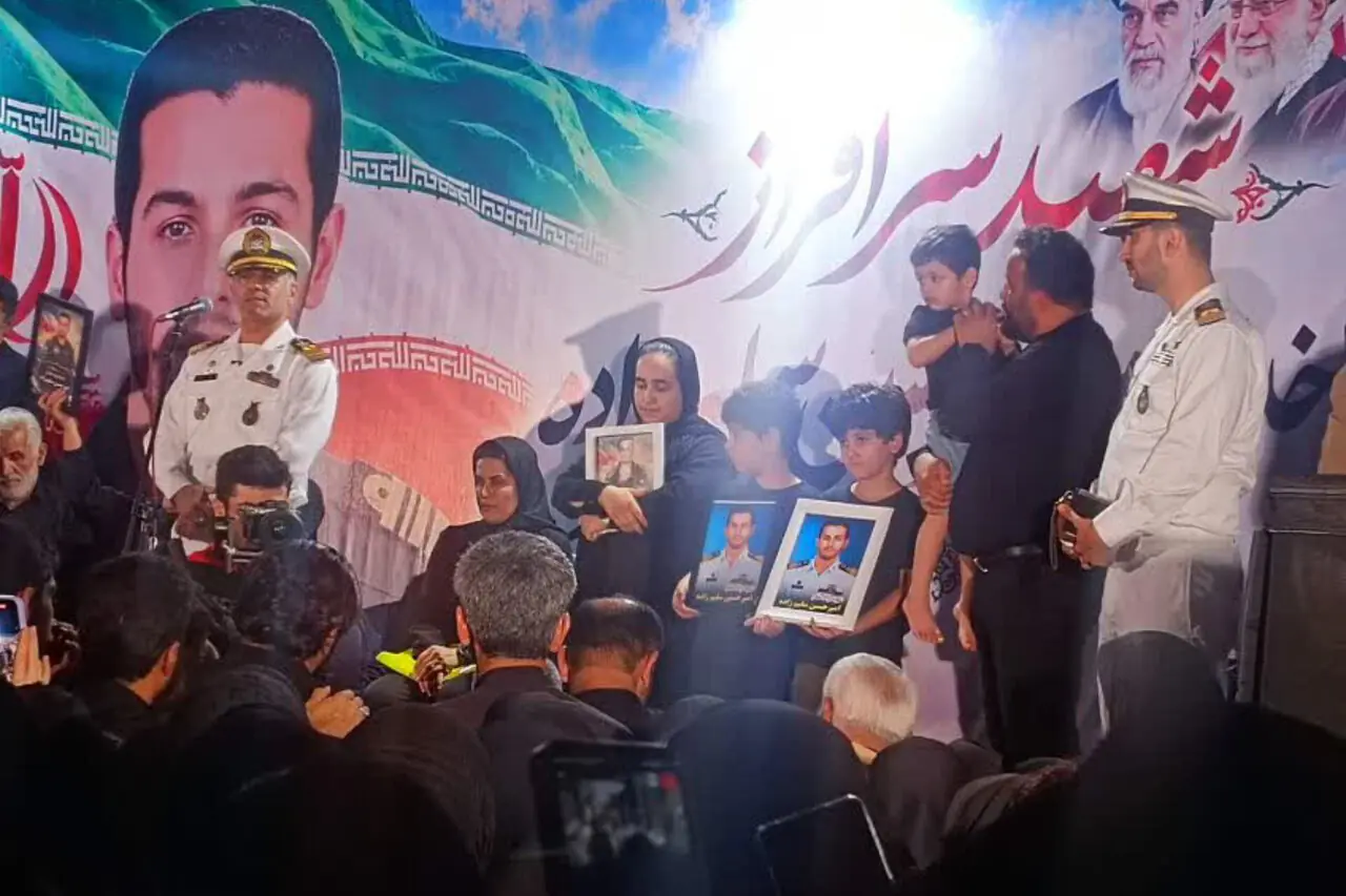 ناخدایکم قنبری: اجازه نمیدهیم پای دشمن به آب و خاک ایران برسد