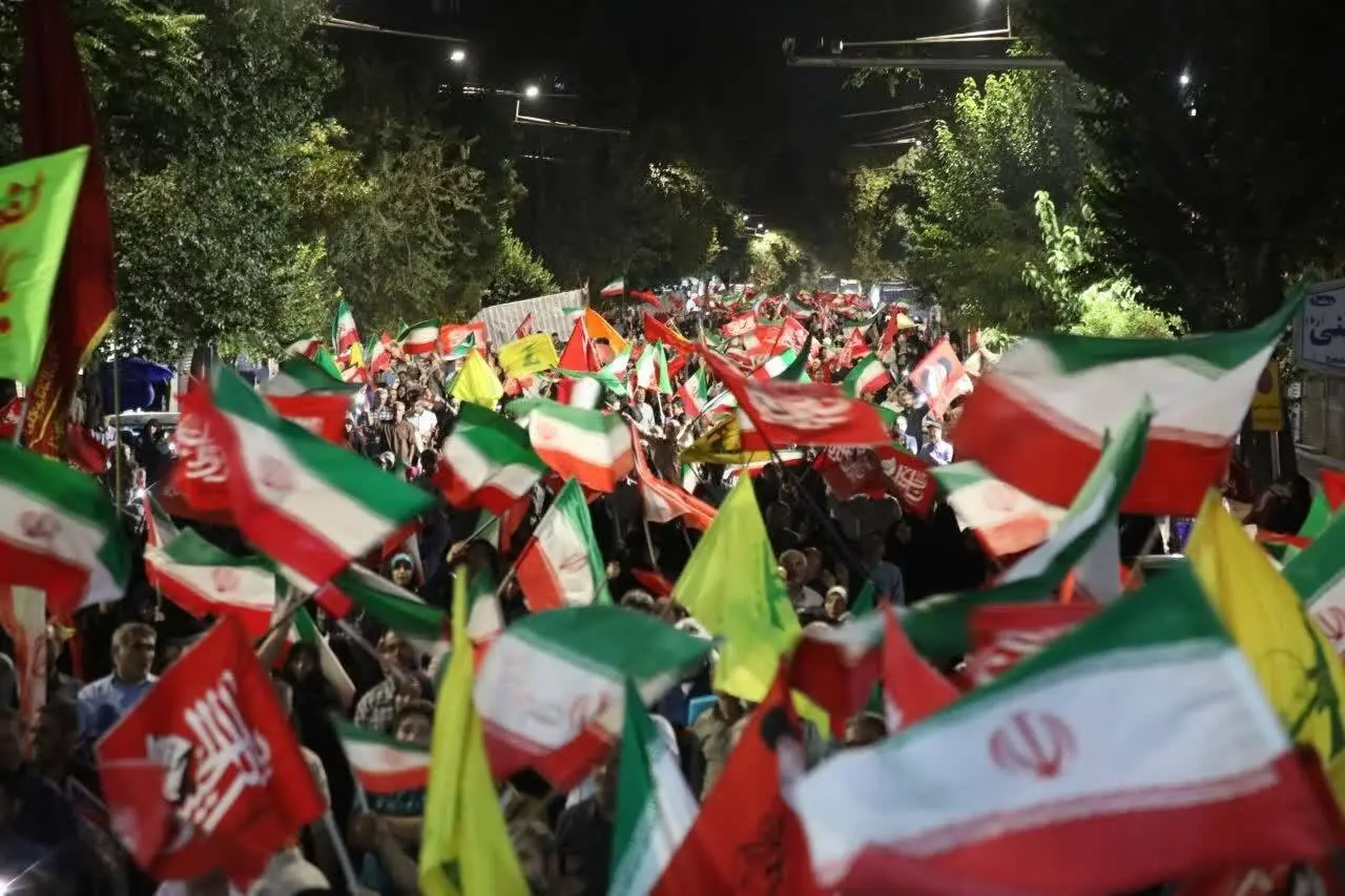  اجتماع شبانه مردم ارومیه در حمایت از نیروهای مسلح در موج ۱۸۹