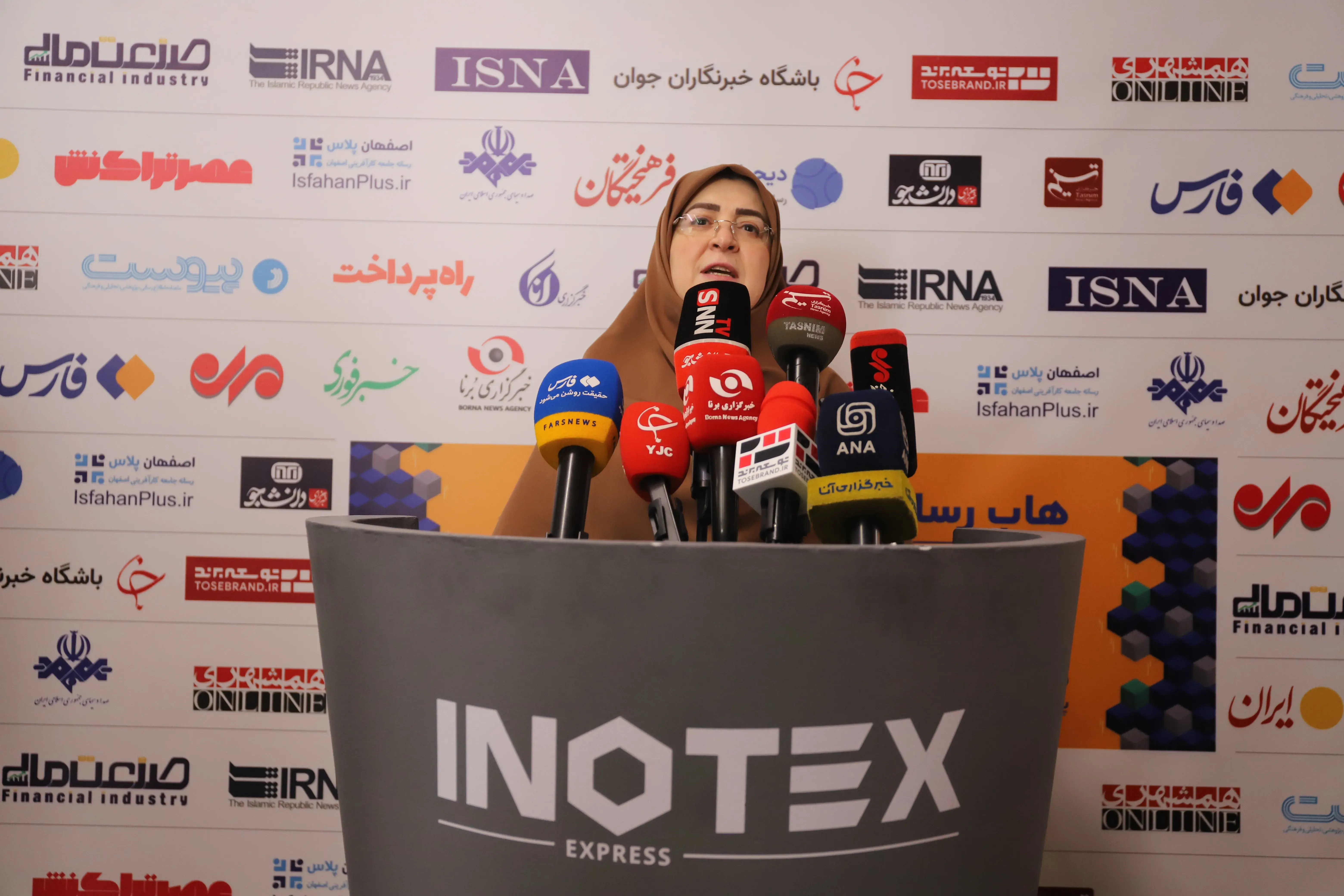  مهاجرانی: برگزاری نمایشگاه اینوتکس در شرایط جنگ و صلح، بسیار ارزشمند است/ دولت پای کار جوانان است + فیلم