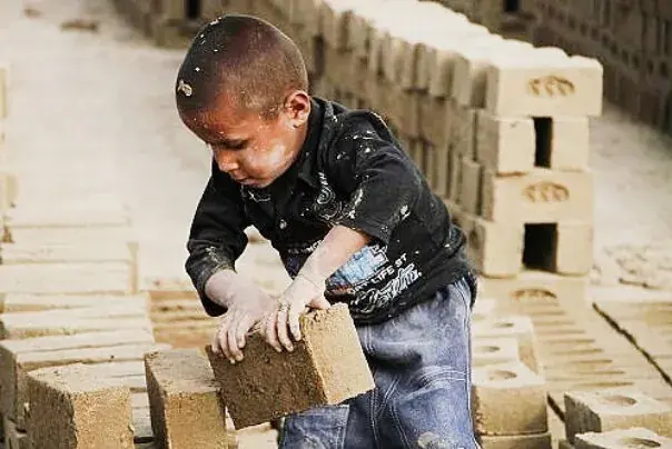 بررسی چالشهای کودکان کار؛ از بازماندگی از تحصیل و جدایی از خانواده تا ساماندهی ۴ هزار کودک در تهران
