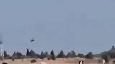 یک جت جنگنده فانتوم F-4E متعلق به نیروی هوایی یونان در جریان یک نمایش هوایی در یونان سقوط کرد