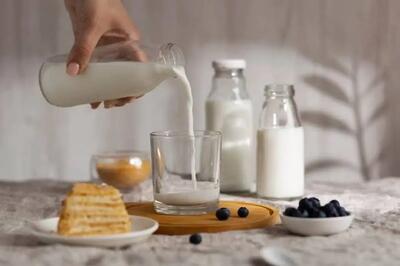  شیر بخوریم یا نخوریم؟ حقیقت درباره فواید و مضرات شیر برای بدن