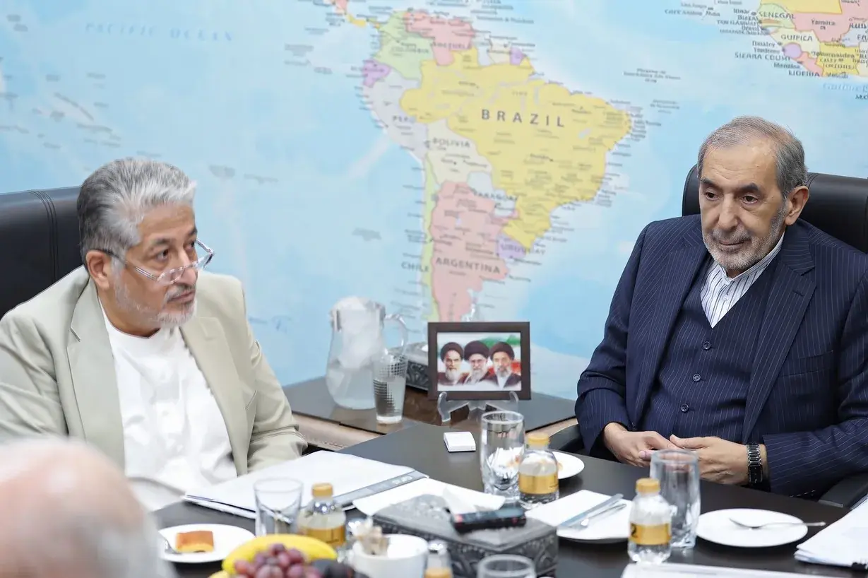 برگزاری جلسه هیئت امنای دانشگاه آزاد به ریاست ولایتی (عکس)