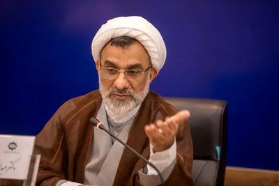 خسروپناه: تصمیمهای عجولانه و احساساتی در مسئله حجاب کارساز نیست