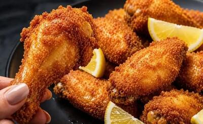 طرز پخت یک غذای خوشمزه با بال مرغ و سس مخصوص
