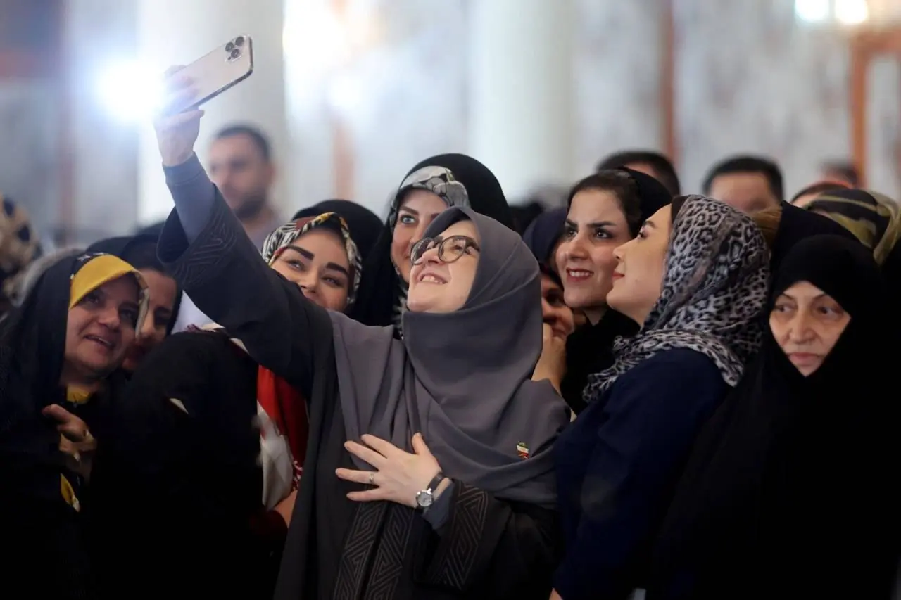 خوشگذرانی با دلار ۲۲۰ هزار تومانی