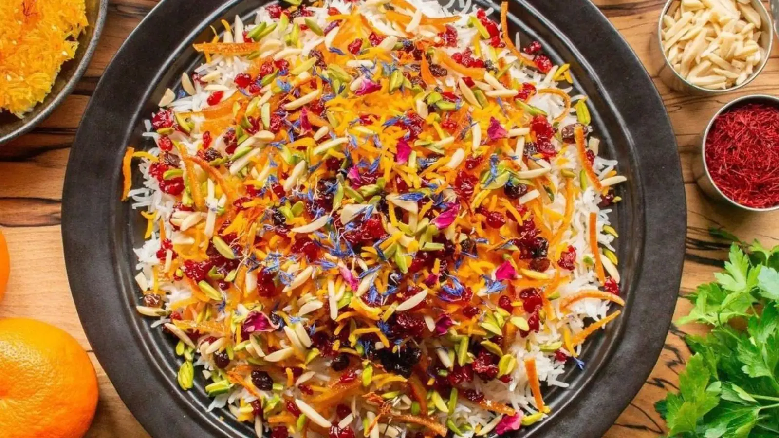 رمز و راز طرز تهیه شیرین پلو شیرازی؛ شکرپلوی اصیل با عطر زعفران و خلال نارنگی